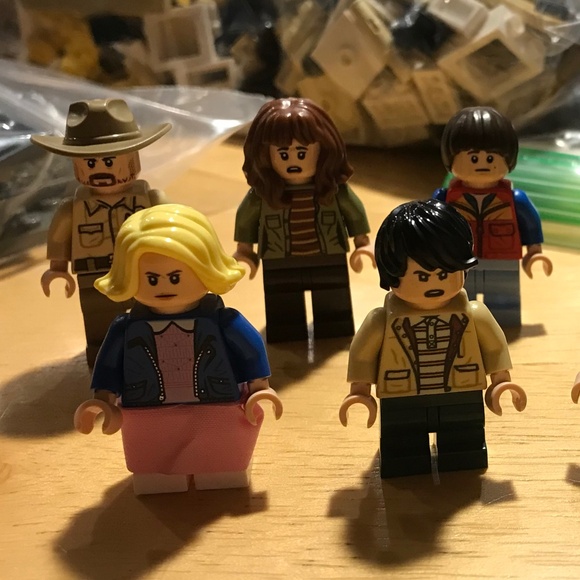 Stranger Things LEGO #75810 - Picture 3 of 7
